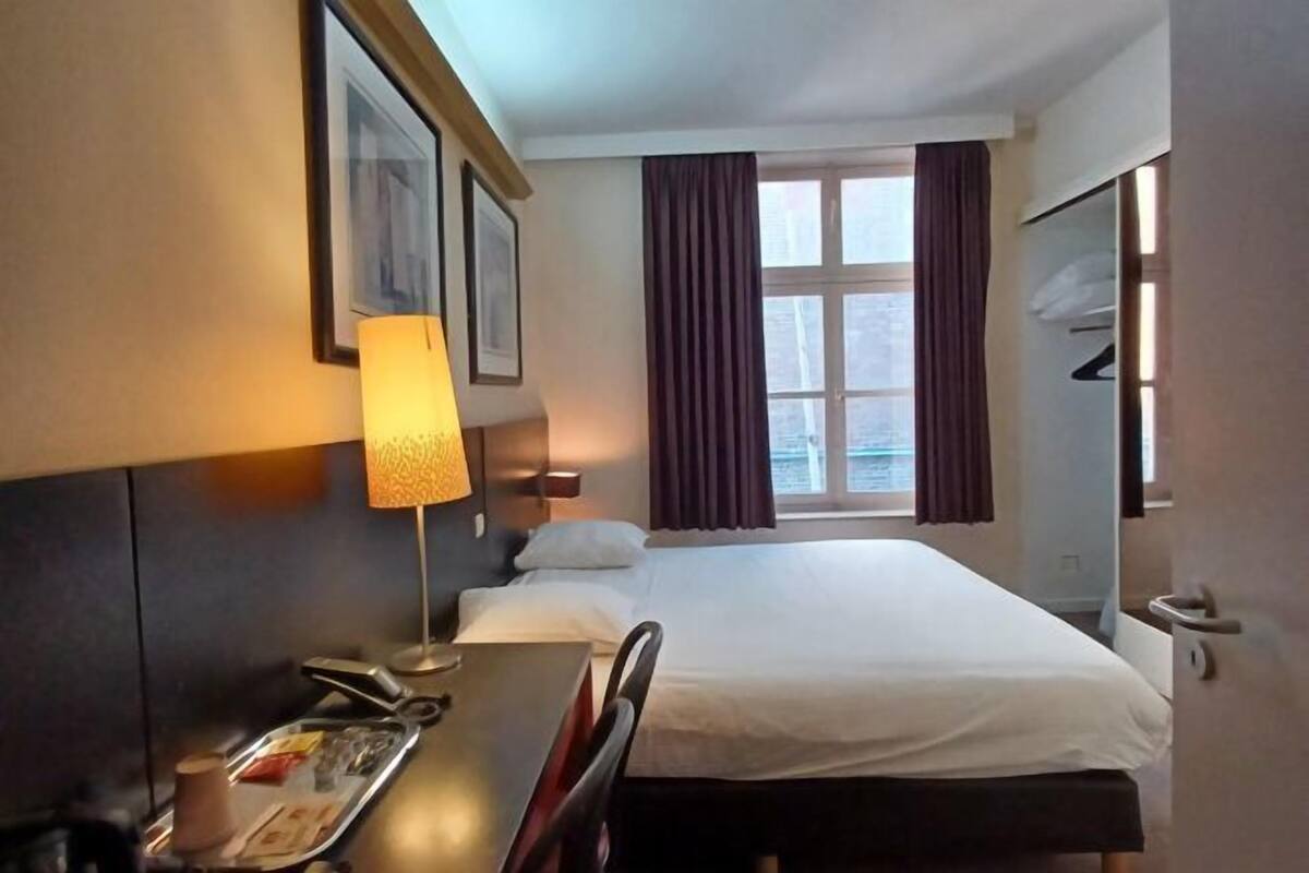 1 bedroom, desk, laptop workspace, free WiFi