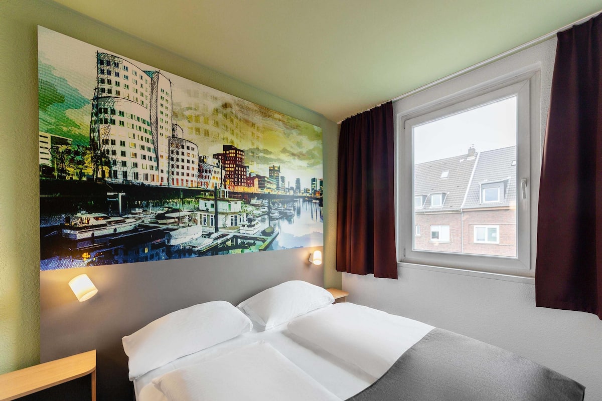 Double Room | Desk, soundproofing, free WiFi, bed sheets