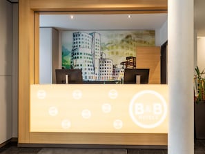 Lobby - B&B Hotel Düsseldorf City-Süd (Düsseldorf)