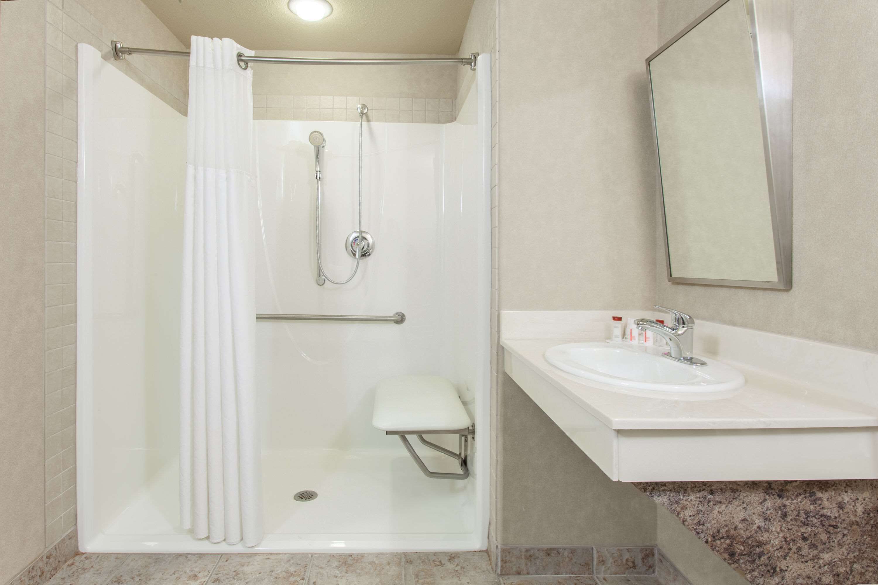 combined shower/bathtub, deep-soaking bathtub, free toiletries
