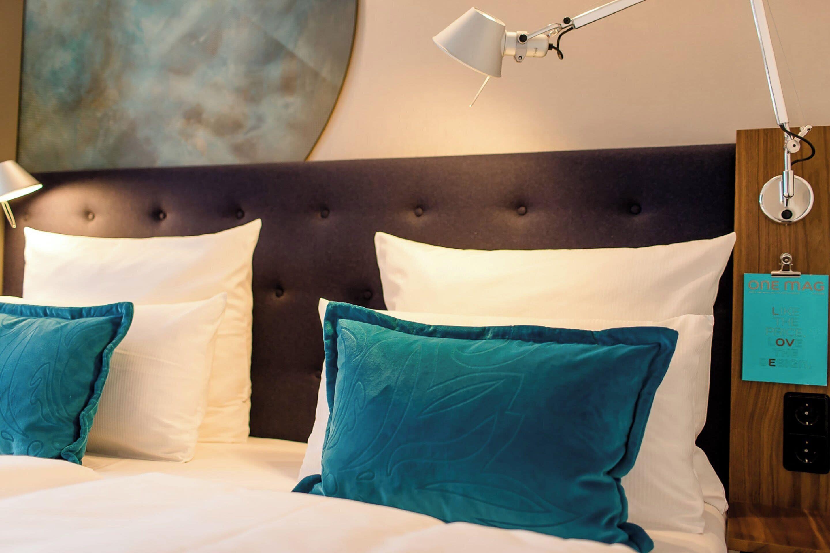 desk, soundproofing, free wifi, bed sheets