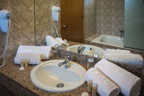 Bathroom - Memphis Hotel (Rhodes)