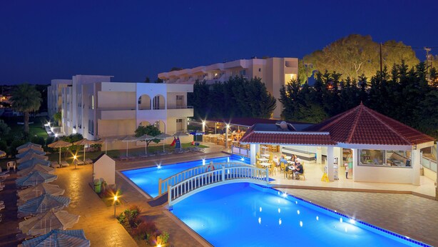 حمام سباحة