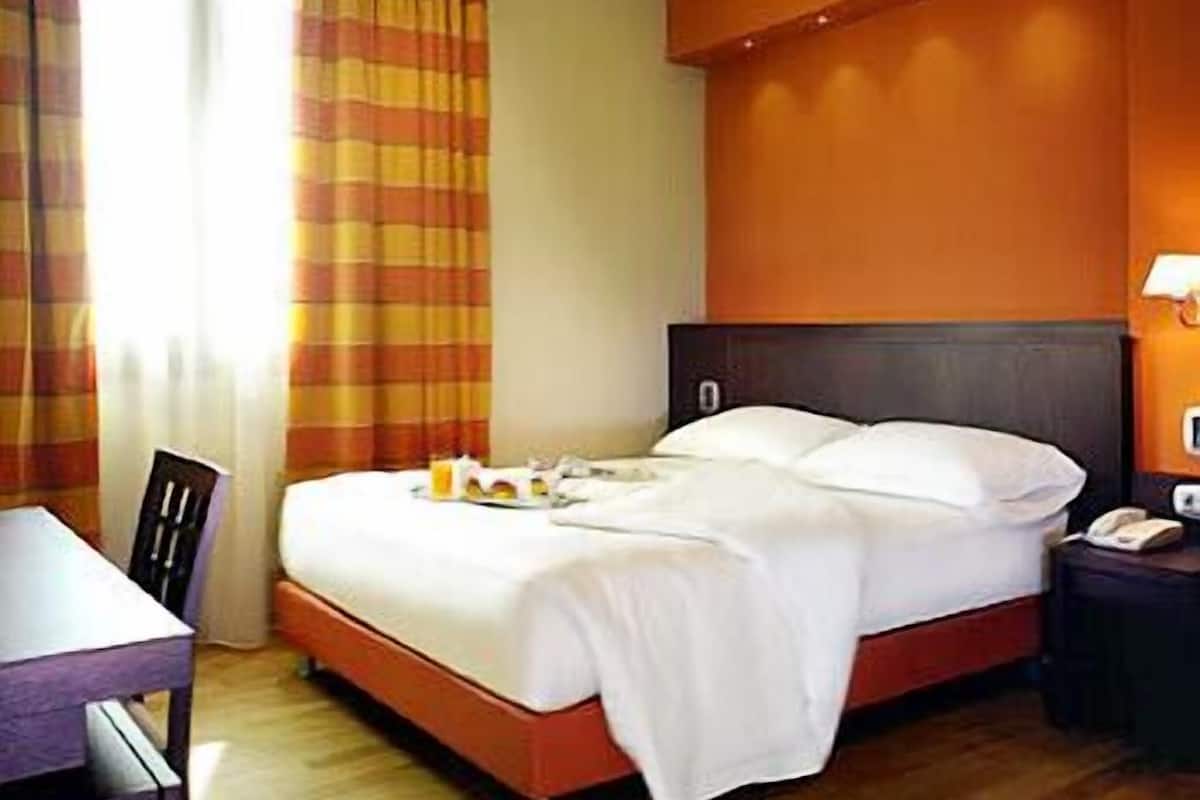 Habitación clásica con 1 cama doble o 2 individuales | Minibar, caja fuerte, escritorio y cunas gratuitas
