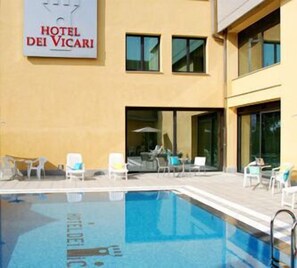 Seasonal outdoor pool, pool umbrellas, sun loungers