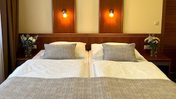 2 Schlafzimmer, Zimmersafe, Schreibtisch, Verdunkelungsvorhänge