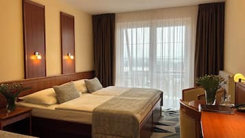 Superior Triple Room | In-room safe, desk, blackout drapes, soundproofing