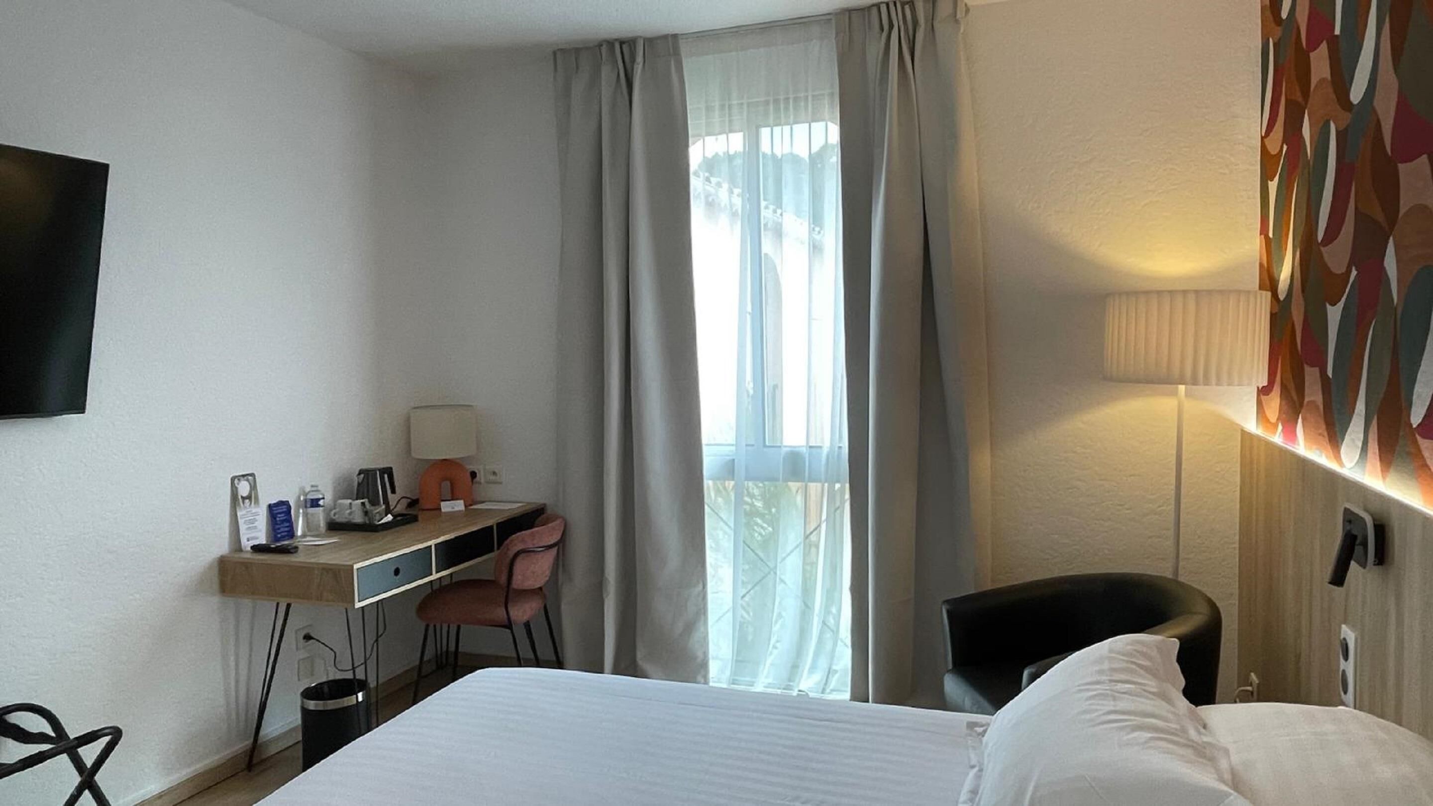 Superior Room, 1 Queen Bed, Pool View, Ground Floor | In-room safe, desk, blackout drapes, soundproofing