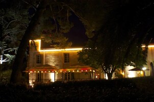 Façade de l’hébergement - soirée/nuit