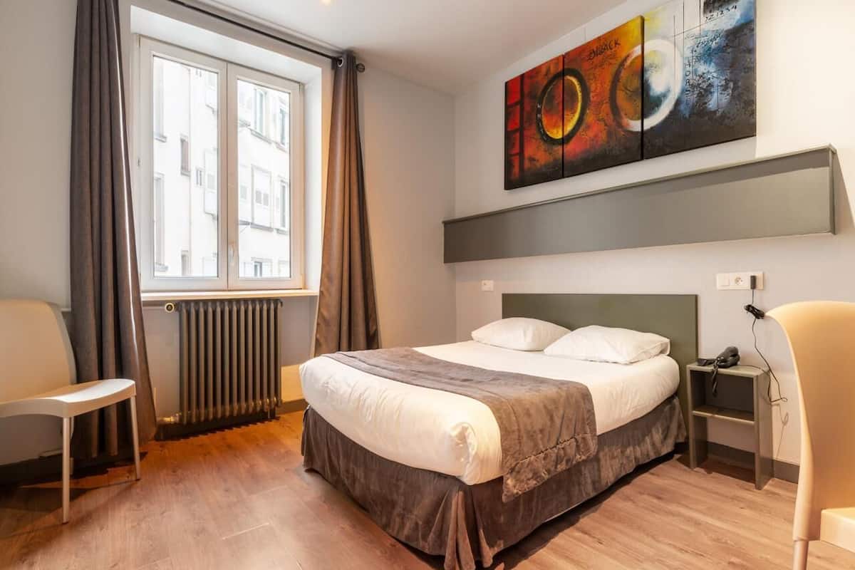 Standaard kamer | Een bureau, geluiddichte muren, een strijkplank/strijkijzer, gratis wifi