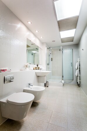 Family Apartment | Bathroom shower - Hotel SET (Bratislava)