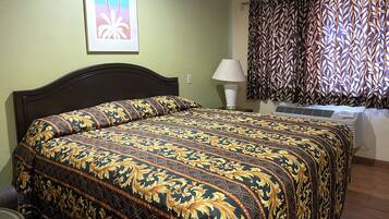 Pillowtop beds, desk, iron/ironing board, free WiFi