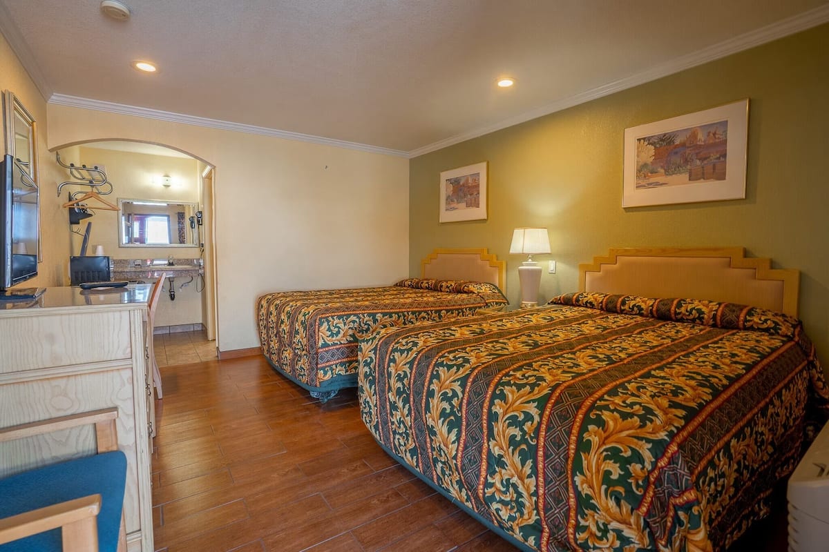 1 bedroom, desk, iron/ironing board, free WiFi