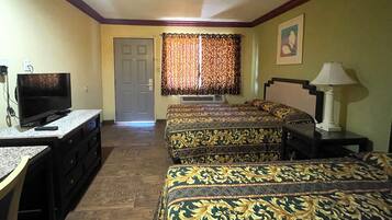 Rom – standard, 2 dobbeltsenger | Skrivebord, strykejern/-brett, wi-fi (inkludert) og sengetøy