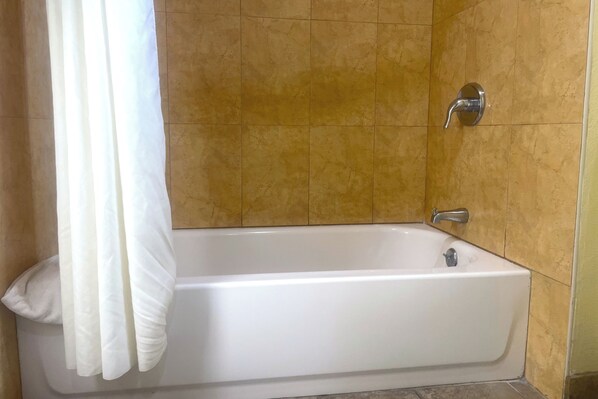 Pillowtop beds, desk, iron/ironing board, free WiFi - Sun Star Inn Los Banos (Los Banos)