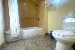Pillowtop beds, desk, iron/ironing board, free WiFi - Sun Star Inn Los Banos (Los Banos)