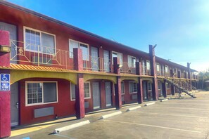 Free self parking - Sunstar Inn Los Banos near I-5 (Los Banos)