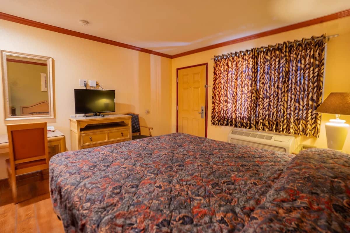 1 bedroom, desk, iron/ironing board, free WiFi