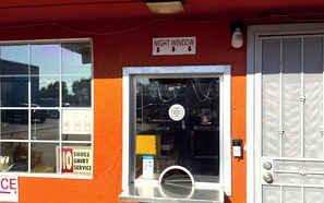 ฝ่ายต้อนรับ