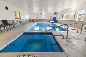 Indoor pool - Quality Inn & Suites Salina National Forest Area (Salina)