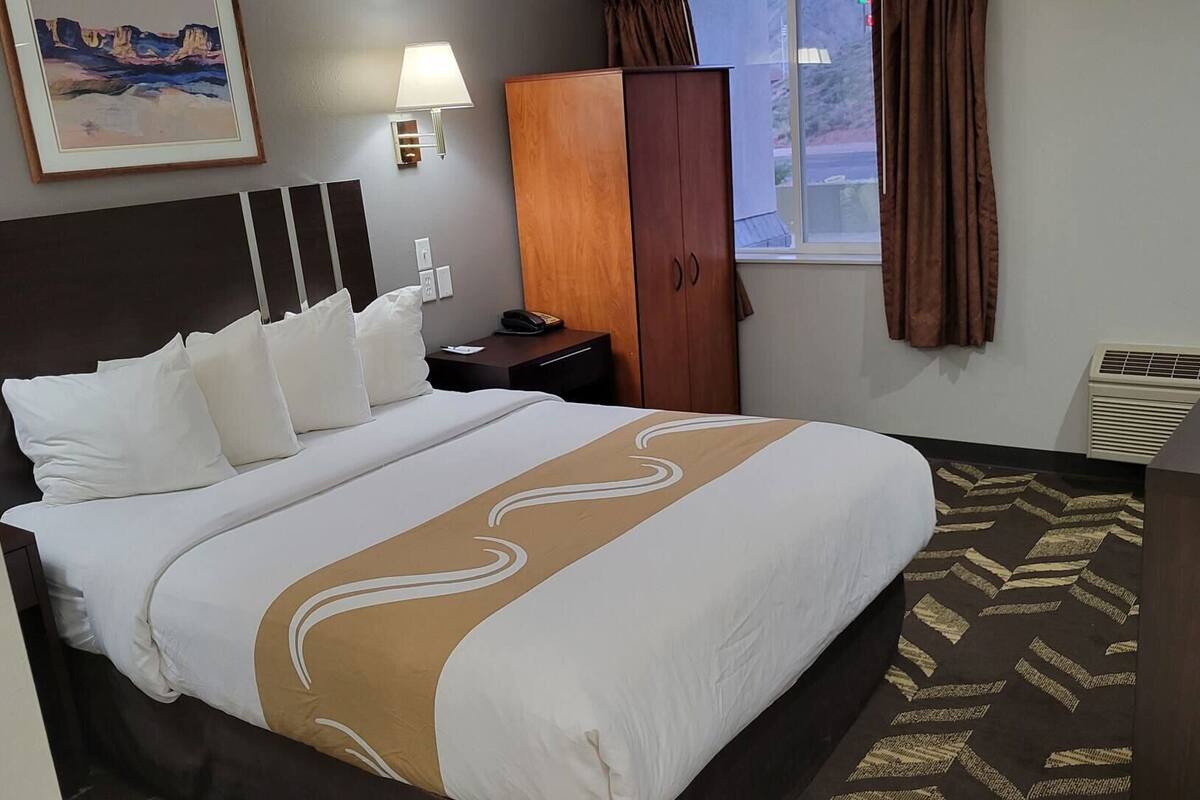 Desk, blackout drapes, free WiFi, bed sheets