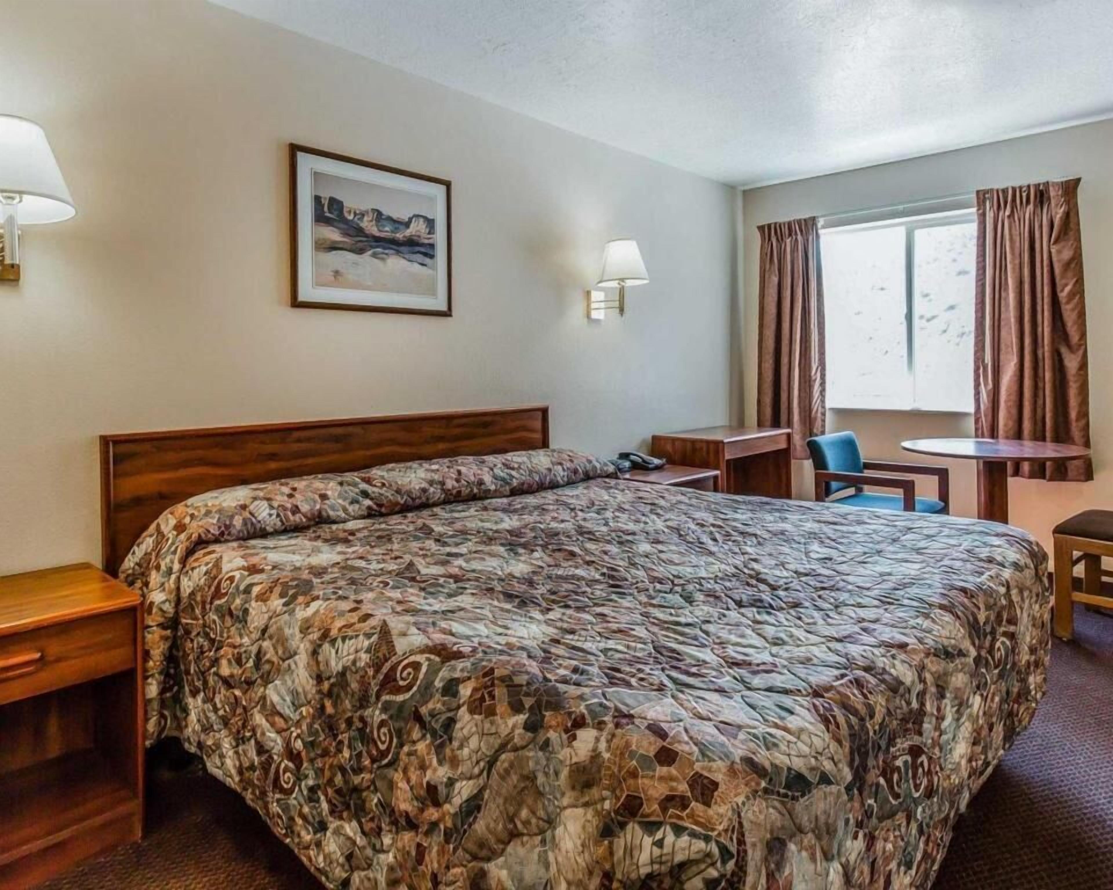 Desk, blackout curtains, free WiFi, bed sheets