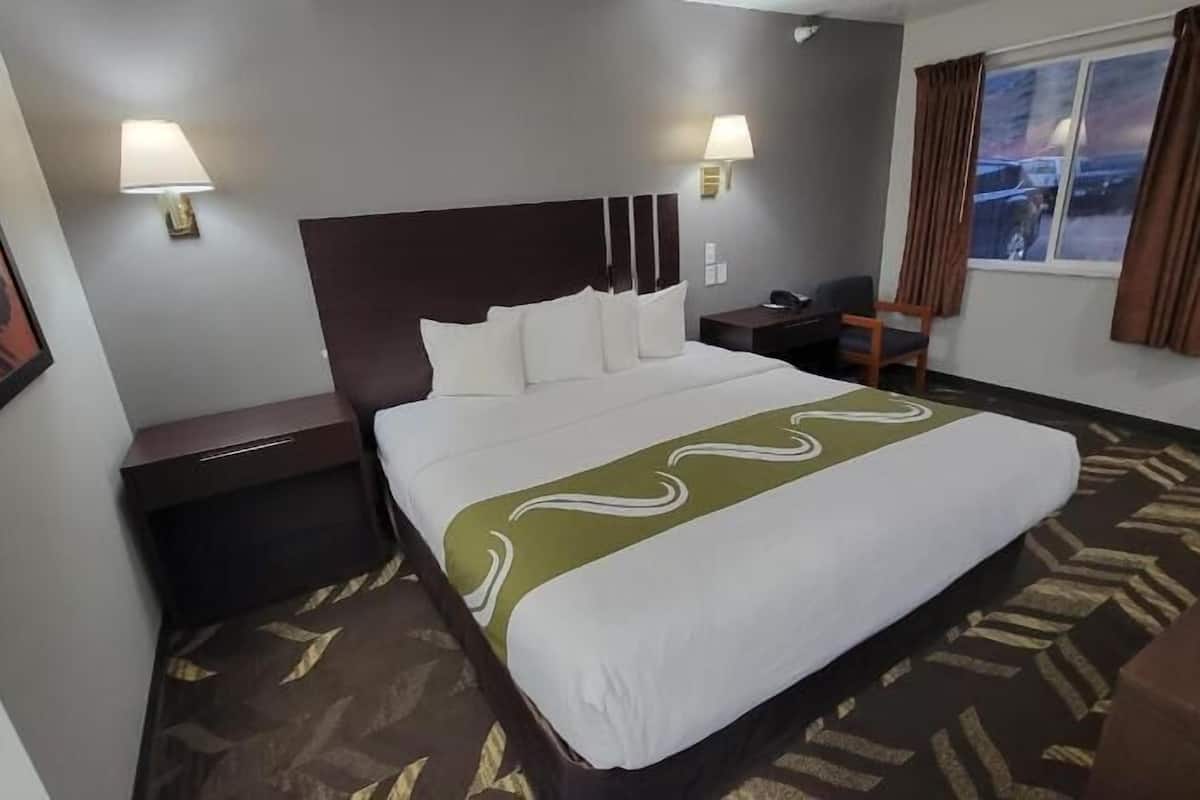 Desk, blackout drapes, free WiFi, bed sheets