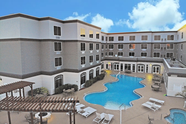 Kolam renang terbuka, kerusi lepak pantai