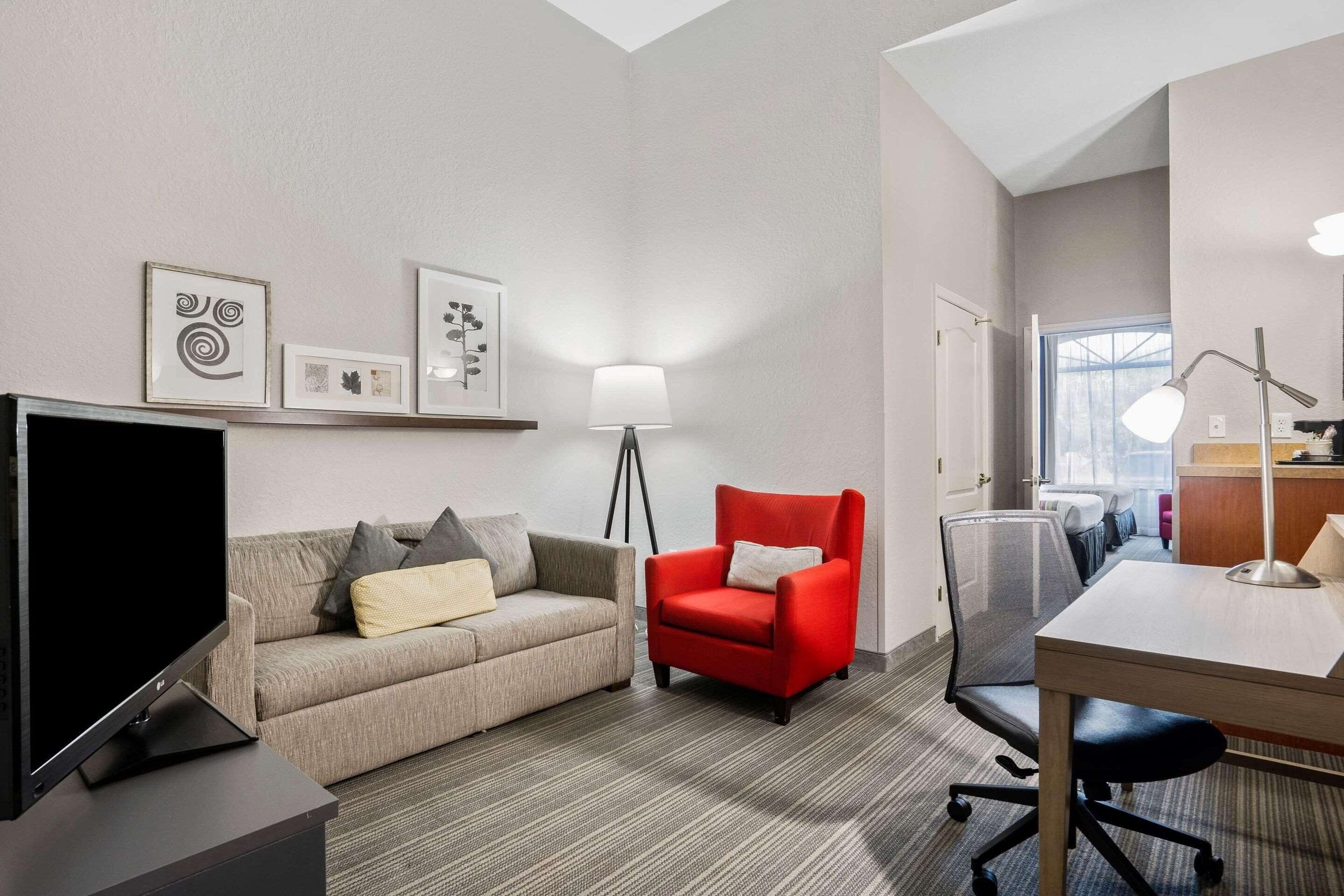 suite, 1 bedroom, non smoking | 1 bedroom, premium bedding, pillow-top beds, desk