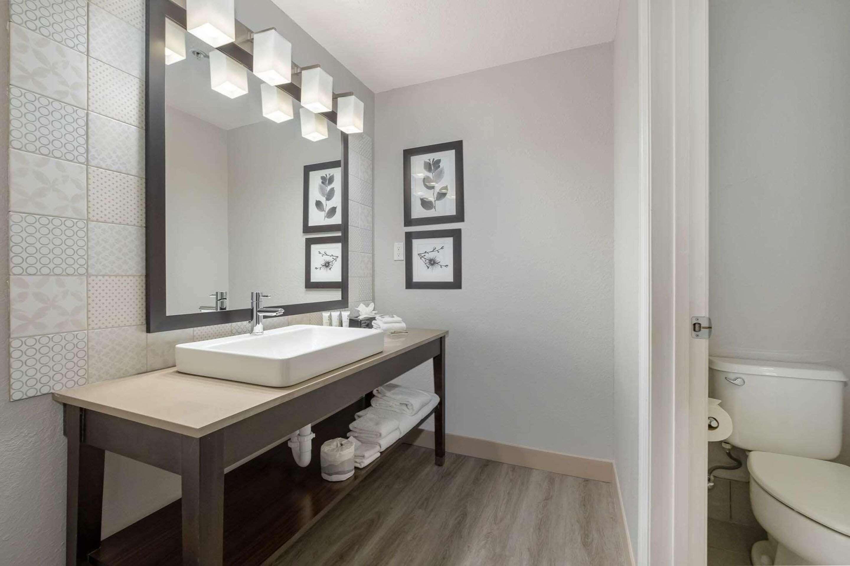 1 bedroom, premium bedding, pillow-top beds, desk