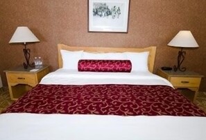 Suite, 1 kingsize bed, bubbelbad | Pillowtop-bedden, een kluis op de kamer, verduisterende gordijnen