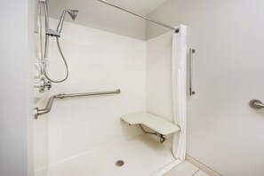 Free toiletries, hair dryer, towels - Holiday Inn Express Warrenton by IHG (Warrenton)