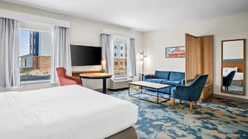 Kamer, 1 kingsize bed, toegankelijk voor mindervaliden, niet-roken | Woonruimte | Een 32-inch lcd-televisie met kabelzenders, televisie en betaalfilms