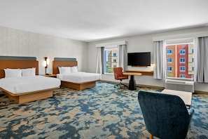 Standaard kamer | Een kluis op de kamer, een bureau, verduisterende gordijnen