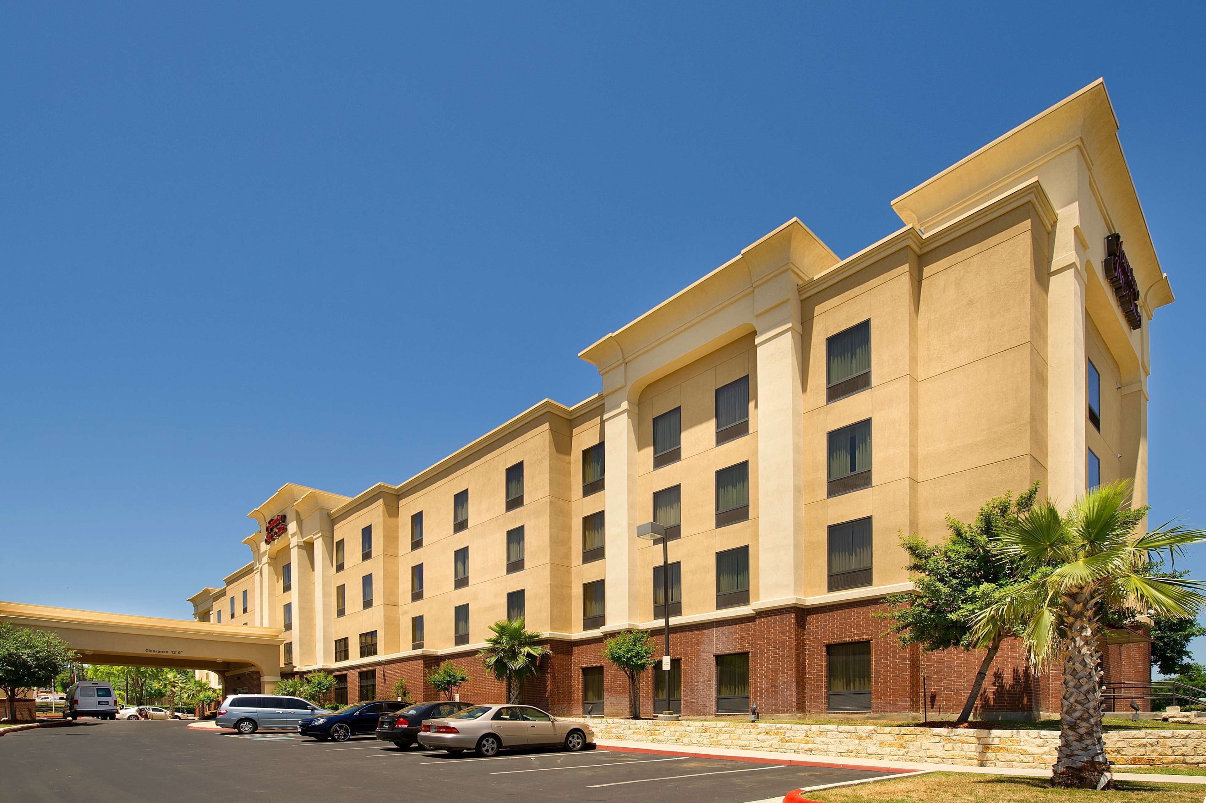 Photo - Hampton Inn and Suites San Antonio Airport
