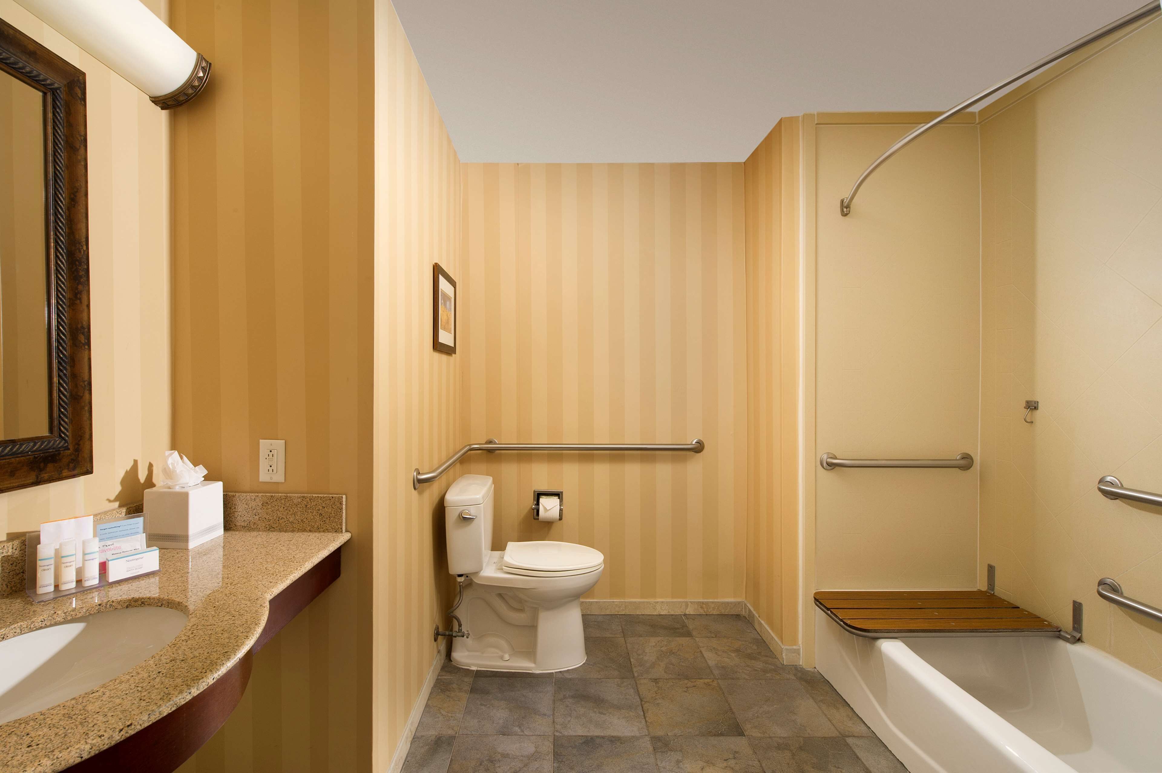 Photo - Hampton Inn and Suites San Antonio Airport