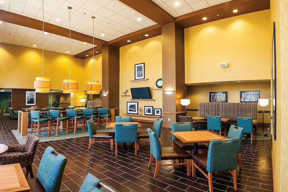 Hampton Inn & Suites Chesapeake-Square Mall
