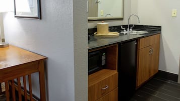 高級寢具、房內夾萬、手提電腦工作空間、遮光窗簾/窗簾
