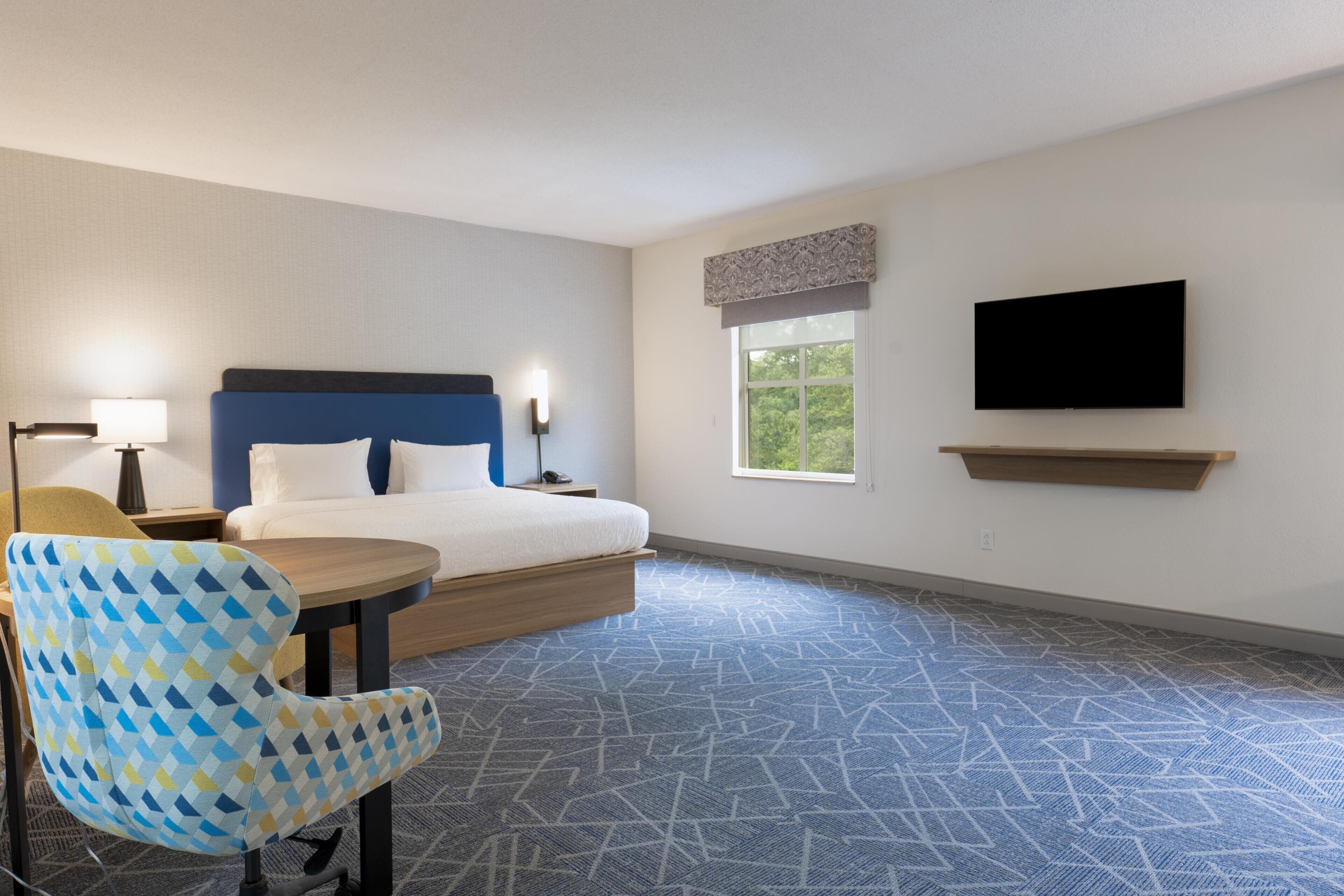 Signature Studio Suite, 1 King Bed, Accessible