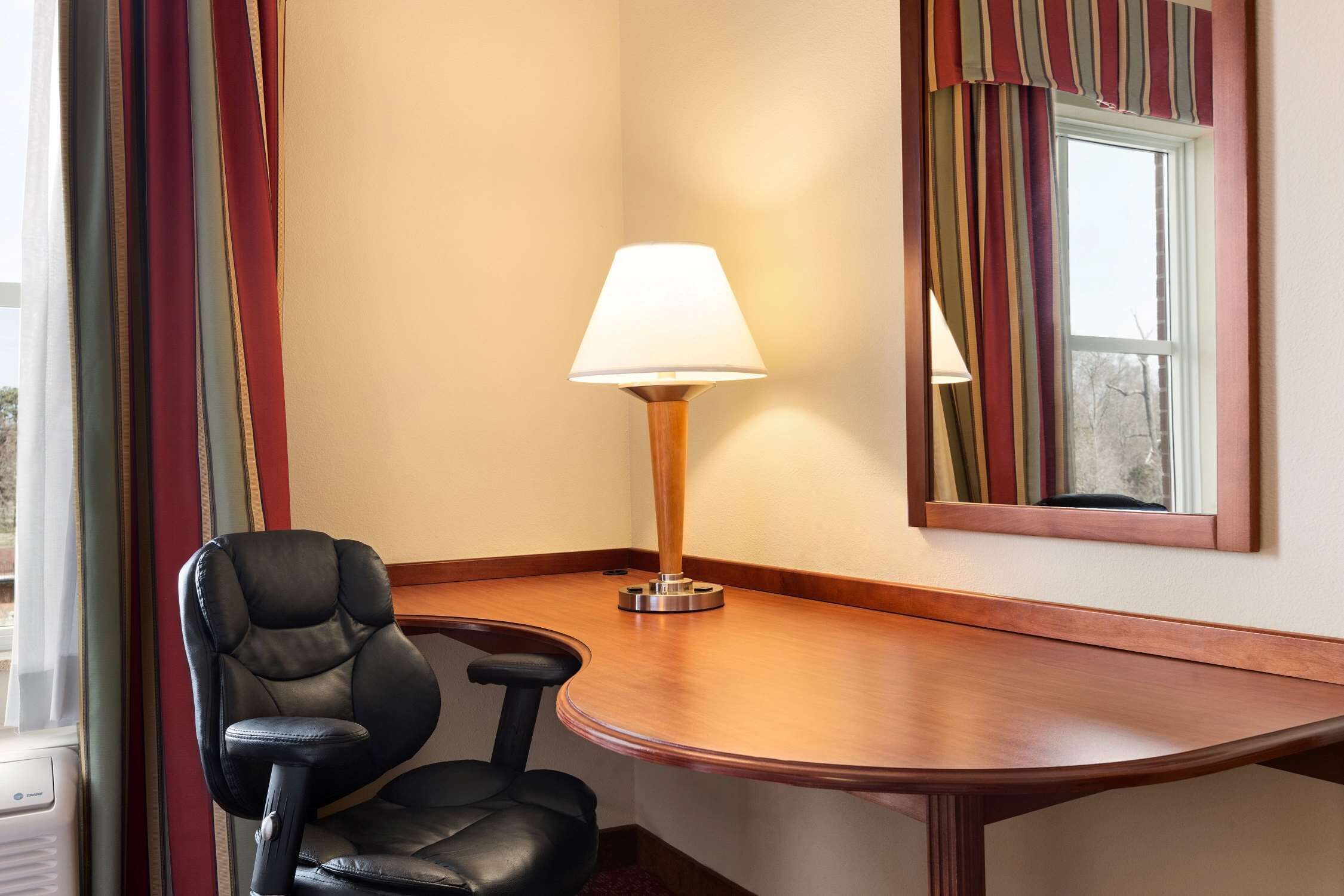 premium bedding, in-room safe, desk, laptop workspace