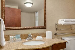 Free toiletries, hair dryer, towels, soap - Hampton Inn & Suites Williamsburg Historic District (Williamsburg)