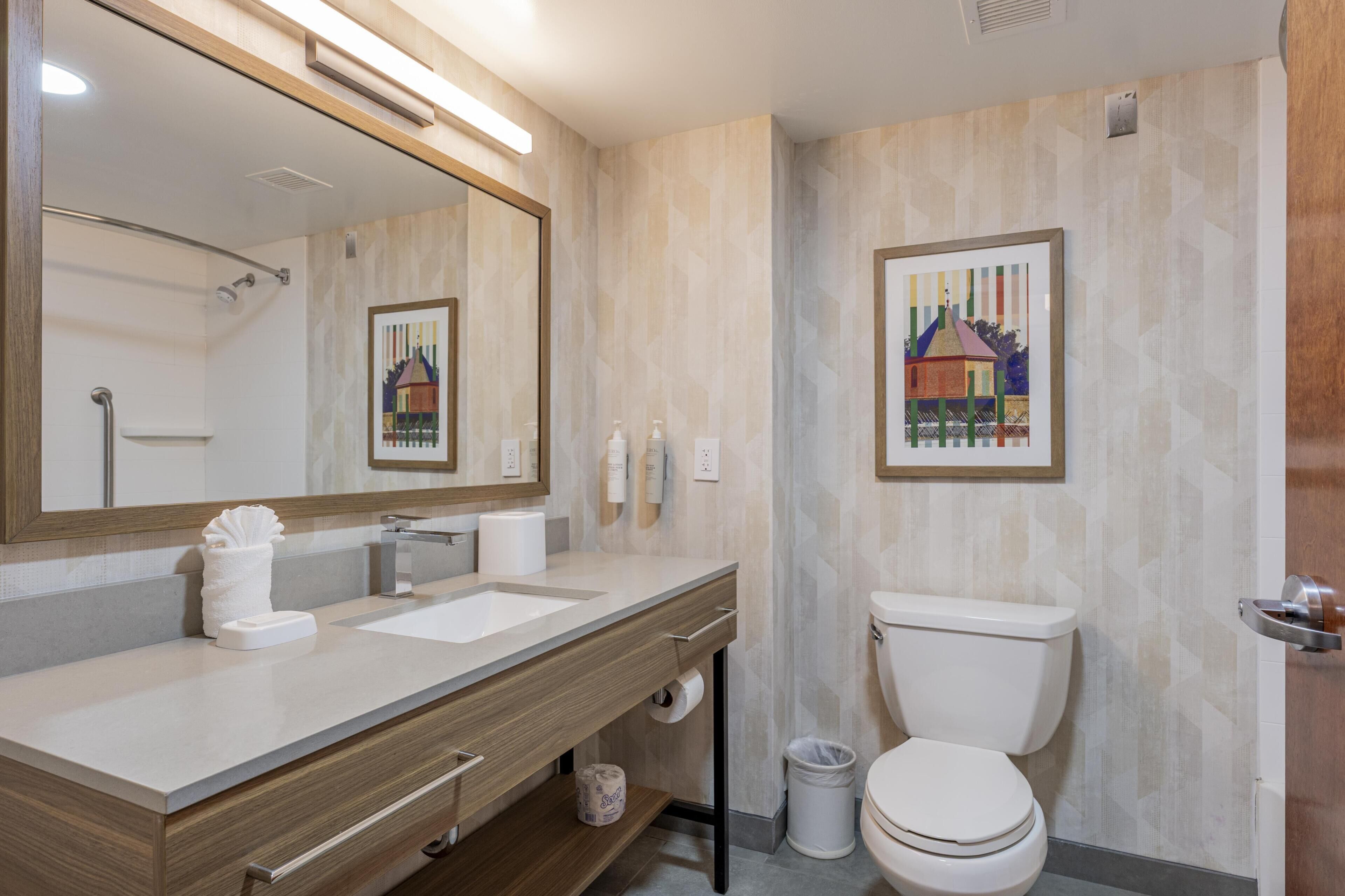 Traditional Room, 2 Queen Beds | Bathroom | Free toiletries, hair dryer, towels, soap