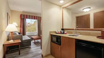 Signature Studio Suite, 1 King Bed with Sofa bed | Minibar