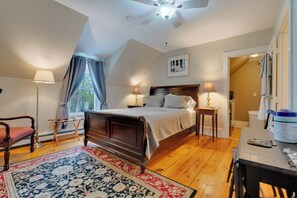 Standard Room, 1 Queen Bed, Refrigerator & Microwave | Premium bedding, individually decorated, individually furnished - The James Place Inn B&B (Freeport)