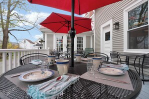 تناول الطعام بالخارج