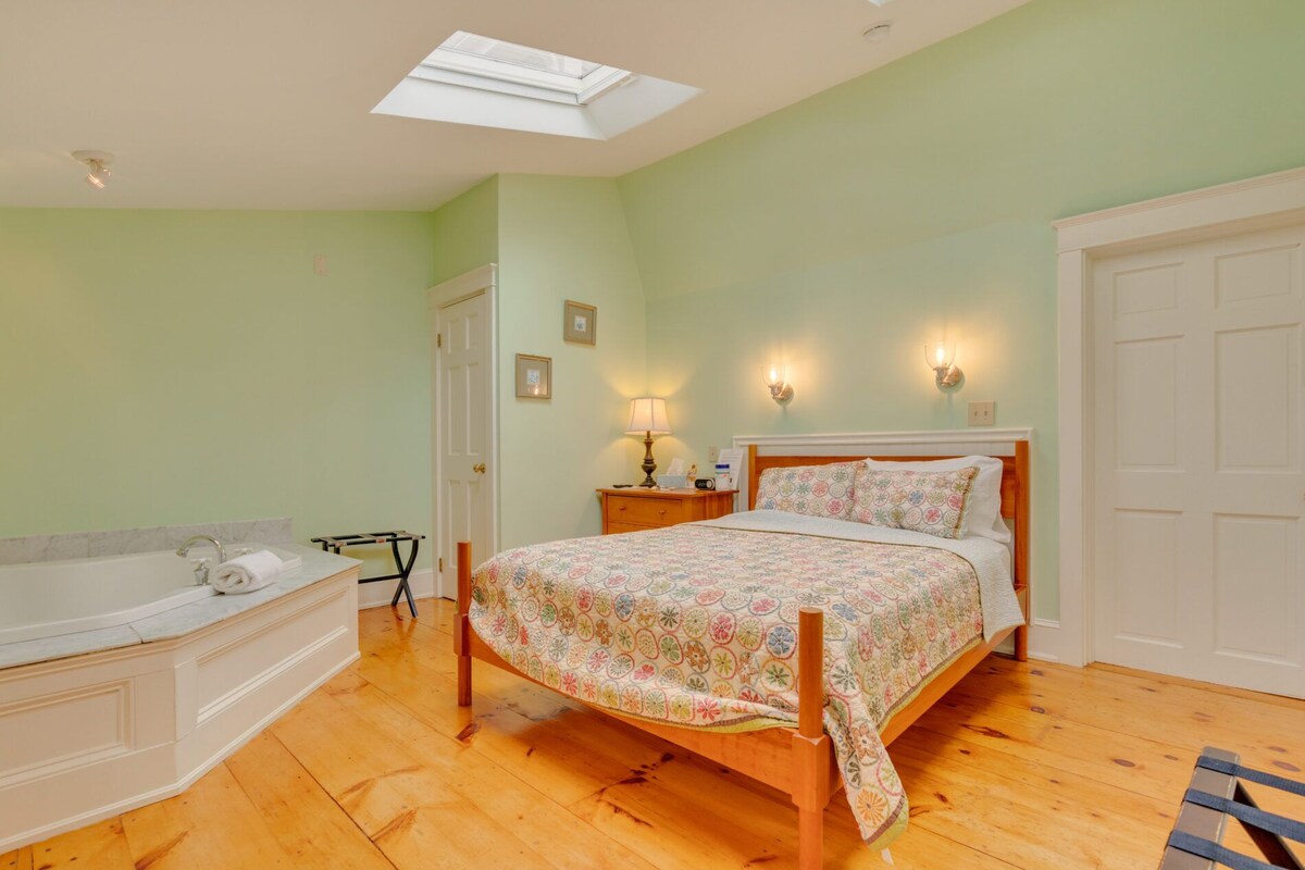 Habitación Deluxe doble, 1 cama de matrimonio, bañera de hidromasaje, planta baja | Ropa de cama de alta calidad, tabla de planchar con plancha, wifi gratis