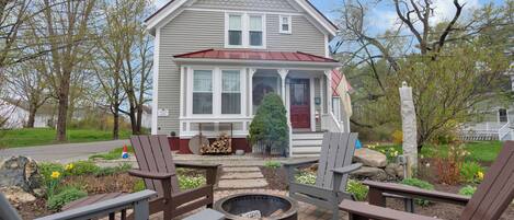 Vista frontal de la propiedad