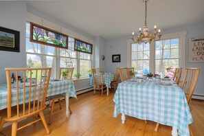 Dining - The James Place Inn B&B (Freeport)