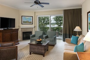 Premium bedding, in-room safe, desk, blackout curtains