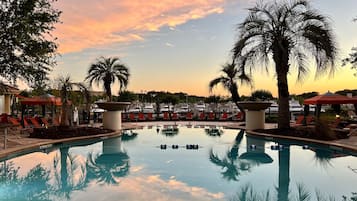 Innenpool, AuĂenpool, Cabañas (kostenlos), Sonnenschirme